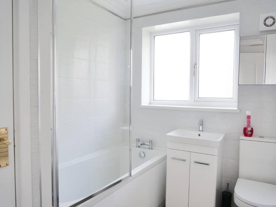 Cosy Four Bed Property With En-Suite Near To Nec Birmingham Airport And The City Экстерьер фото