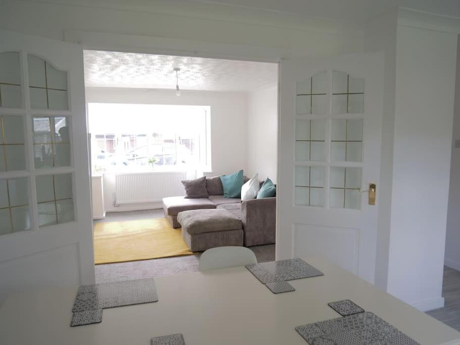 Cosy Four Bed Property With En-Suite Near To Nec Birmingham Airport And The City Экстерьер фото
